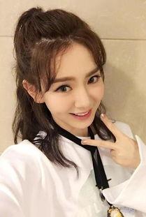 娱乐吃瓜猫戚薇,娱乐吃瓜猫的时尚生活与演艺事业