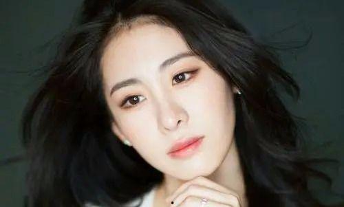 吃瓜娱乐张碧晨是谁,从吃瓜娱乐到闪耀舞台的蜕变之路