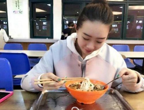 初三冬天娱乐吃瓜酱,初三学子共享吃瓜酱欢乐时光