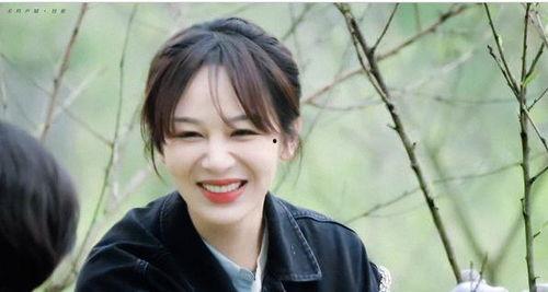 娱乐吃瓜说杨紫,娱乐圈的“吃瓜女王”，揭秘明星幕后故事